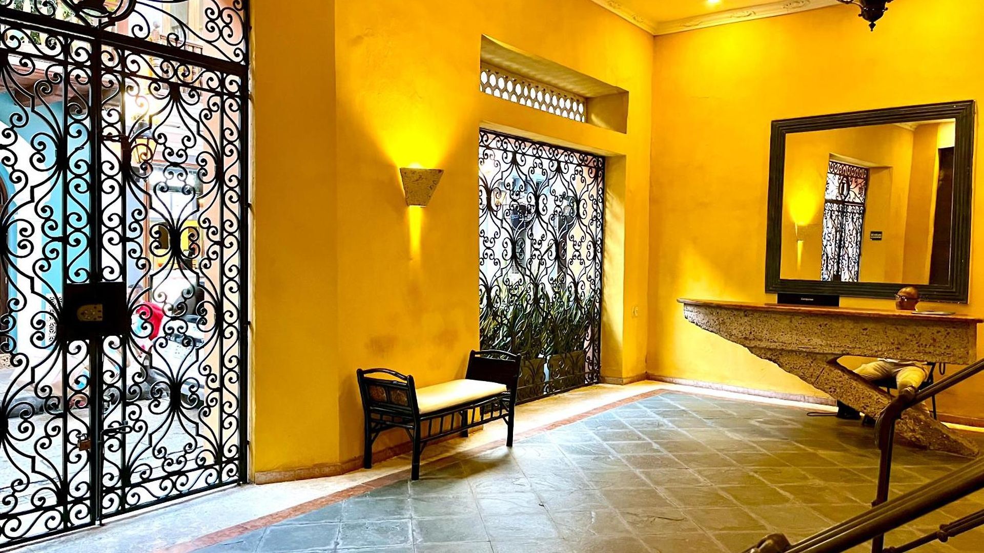 By Calamari Homes - Porvenir 407 - Walled Cartagena