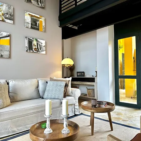 By Calamari Homes - Porvenir 407 - Walled Apartment *